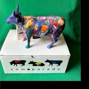 Cow Parade Crayon cow #9192 2001 w box
6” long x4.5” high like new